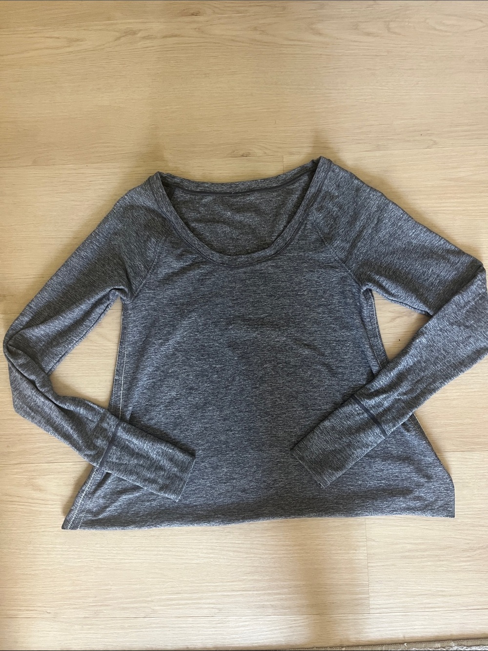 lululemon athletica Heather Gray Long Sleeve Scoop Neck Top